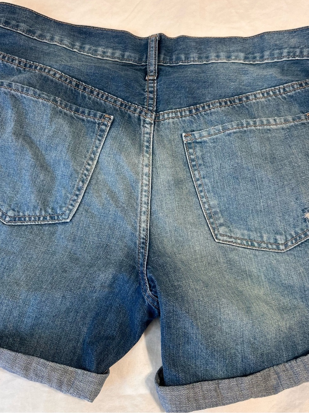 Old Navy Boyfriend Denim Distressed Cuffed Shorts Women's 8 Regular - Picture 7 of 7